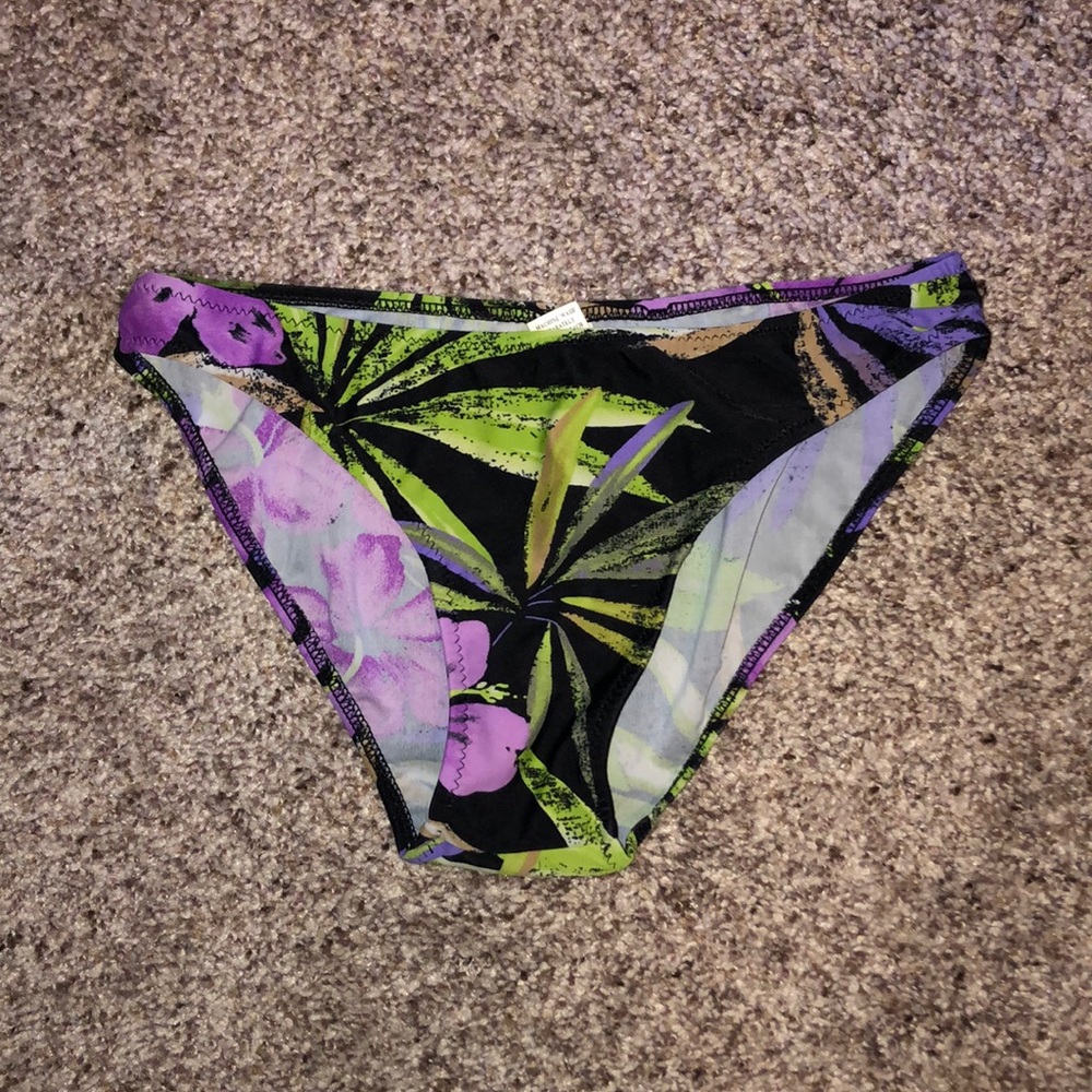Patterned bikini bottoms